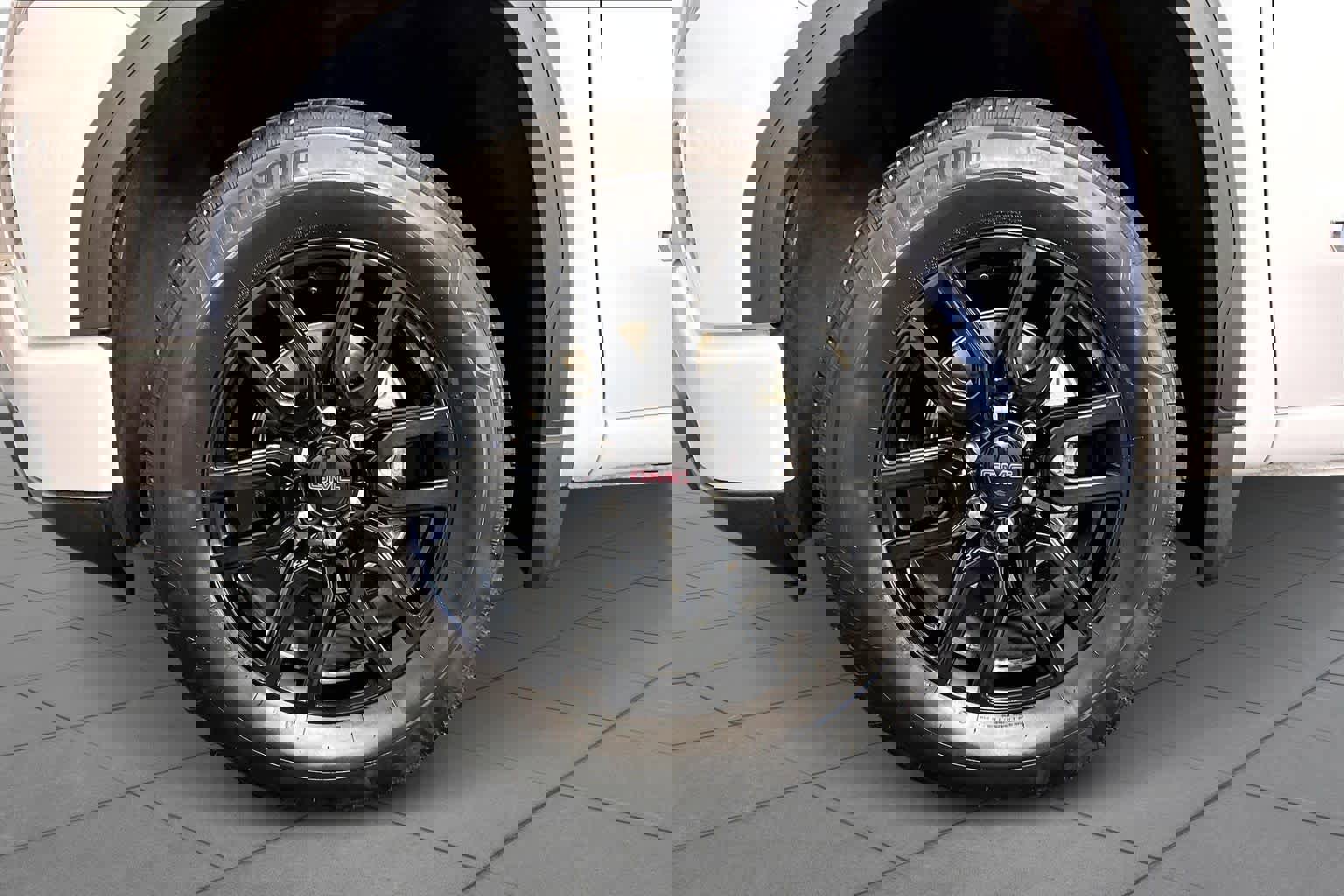 Used 2025 GMC Sierra 1500 Elevation w/ Preferred Package image 11