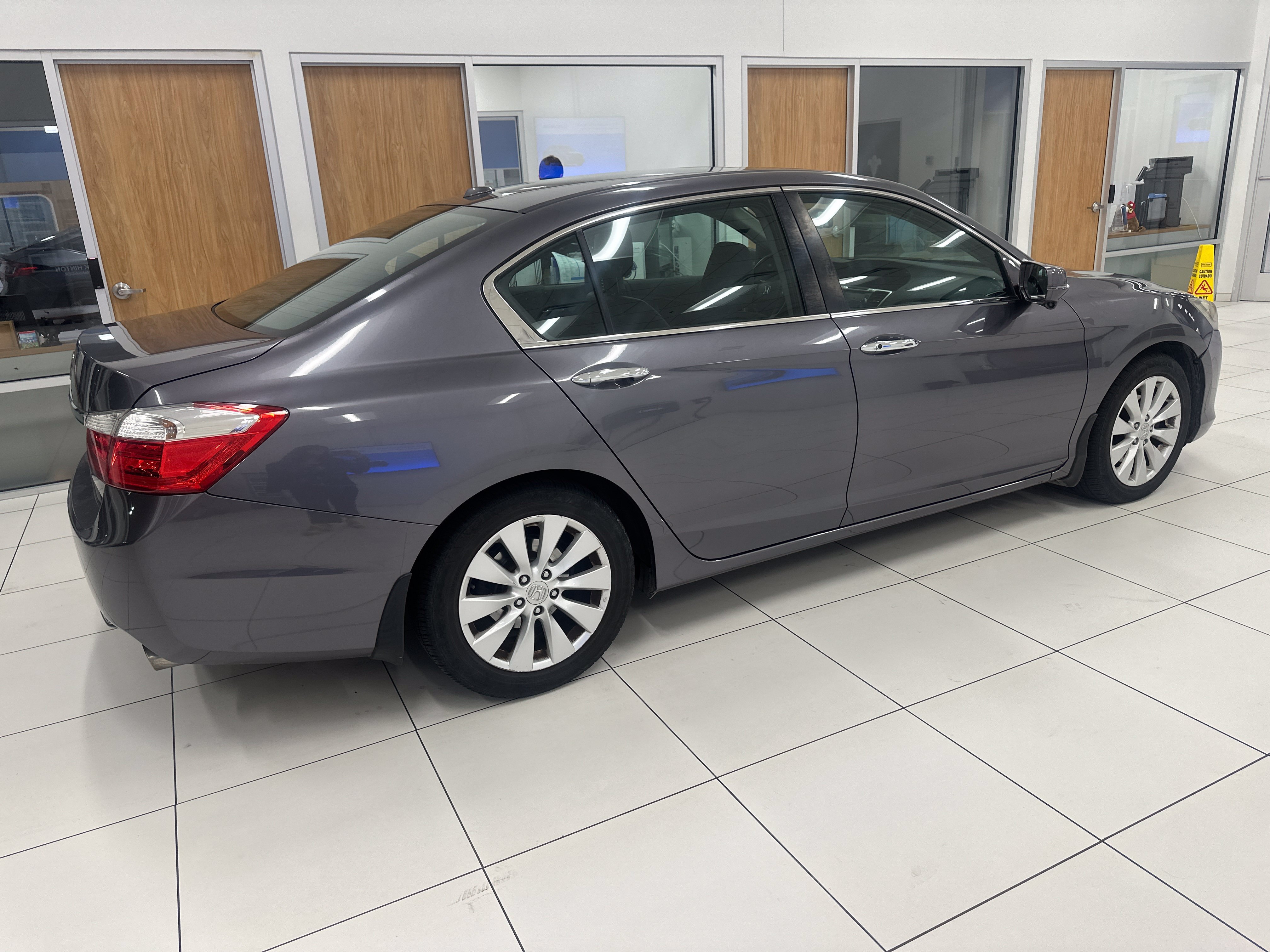 Used 2015 Honda Accord EX-L image 18