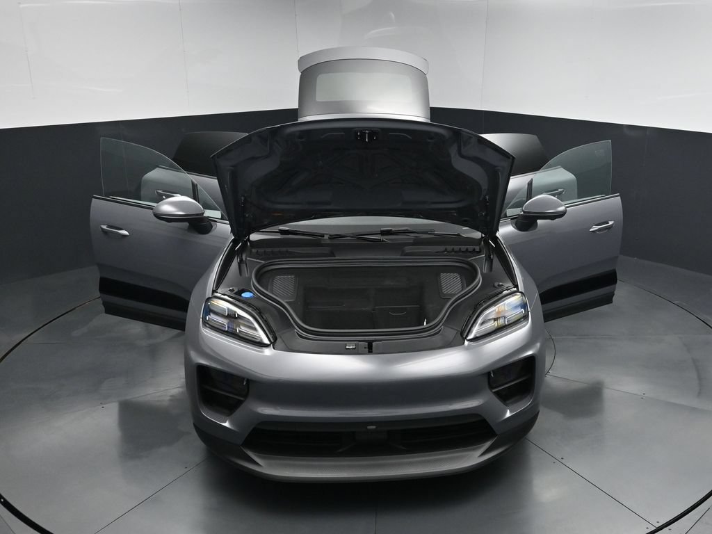 New 2025 Porsche Macan Electric RWD image 32