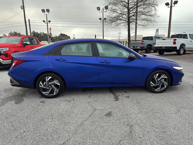 Used 2025 Hyundai Elantra Sport FWD image 8