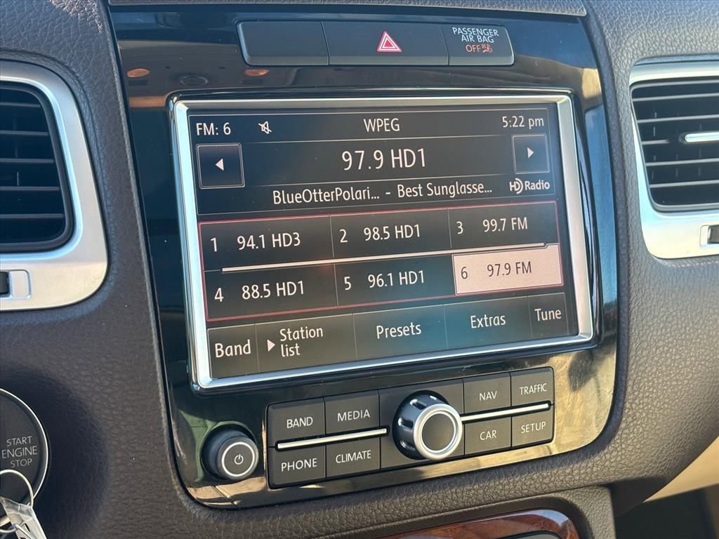 Used 2014 Volkswagen Touareg Sport image 3