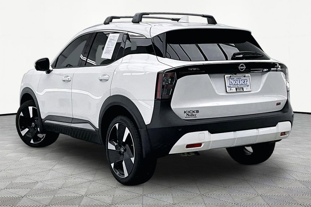 Used 2025 Nissan Kicks SR FWD image 13