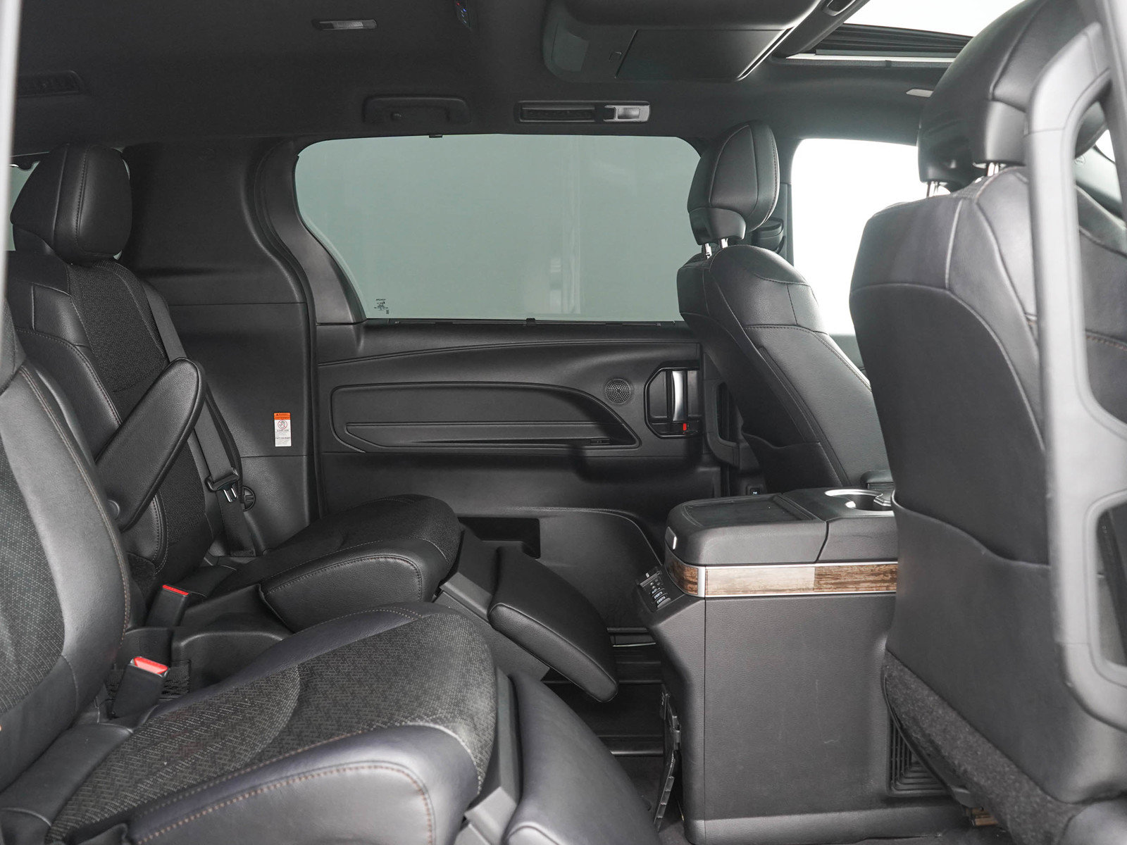 Used 2025 Toyota Sienna Platinum AWD/4WD image 14