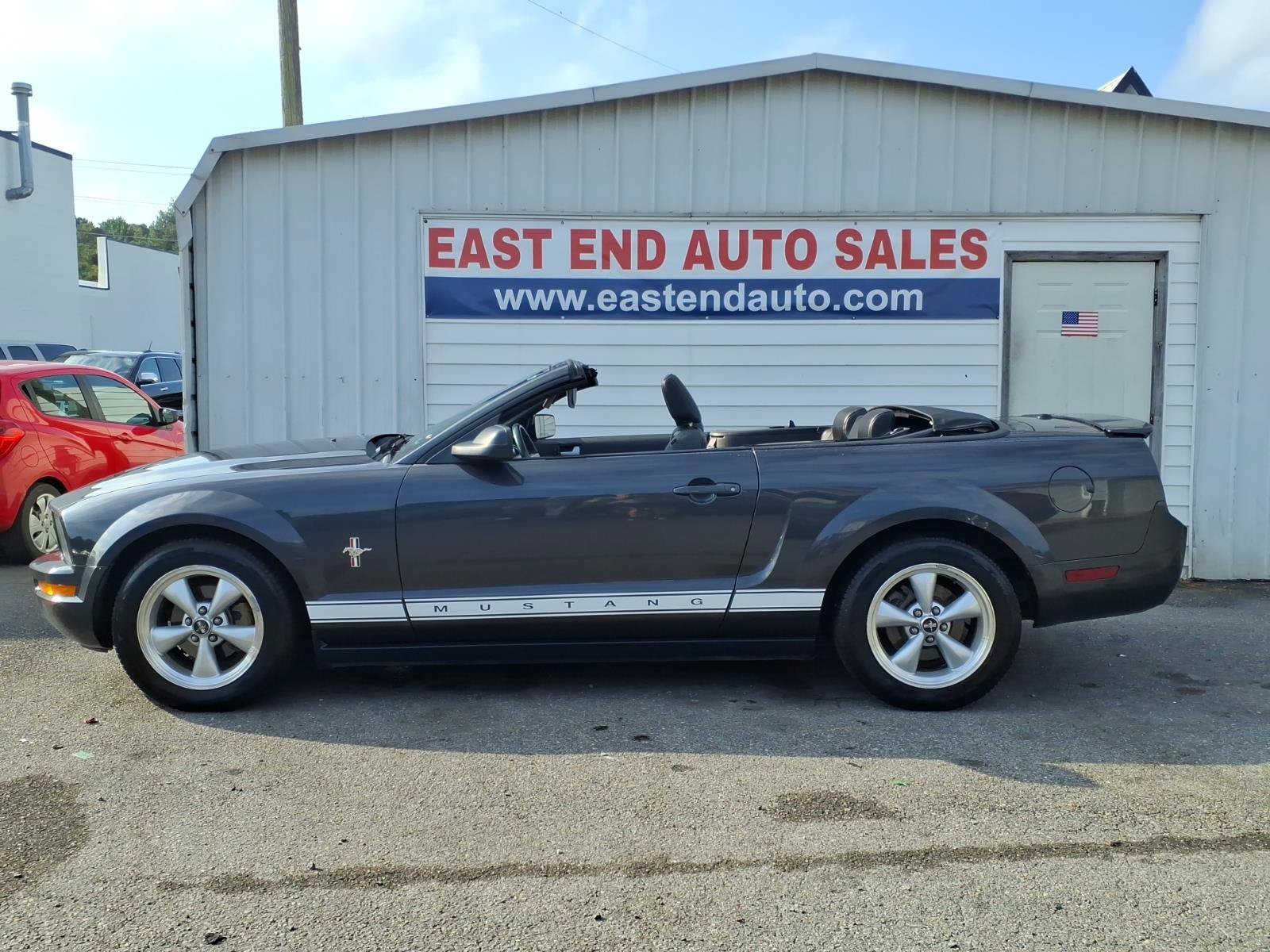 Used 2008 Ford Mustang Premium RWD image 2