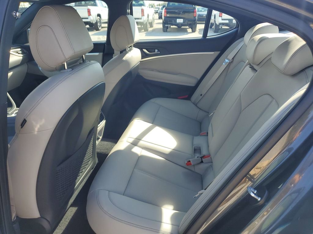 Used 2023 Genesis G70 2.0T image 23