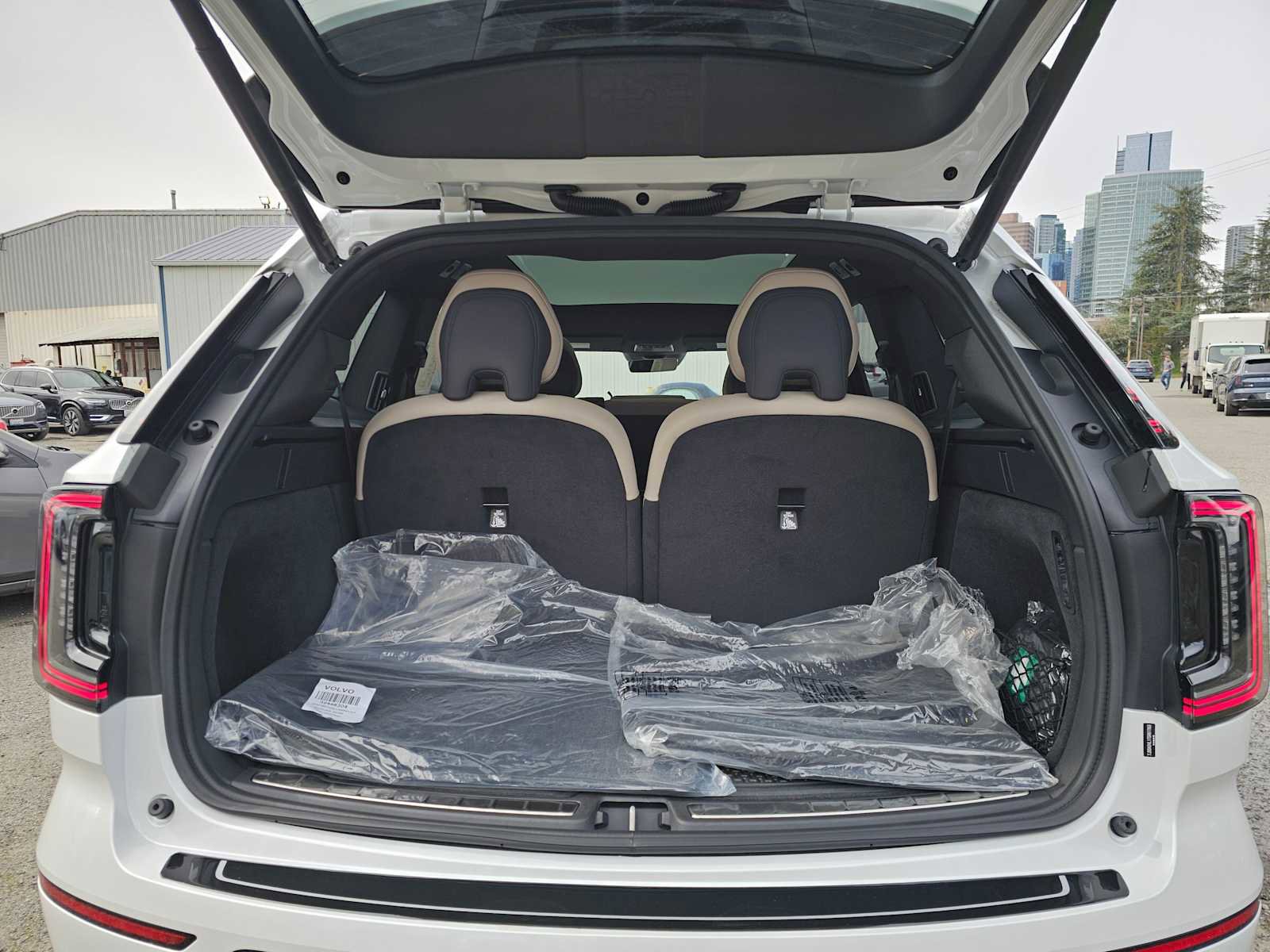 New 2026 Volvo EX90 Ultra image 16