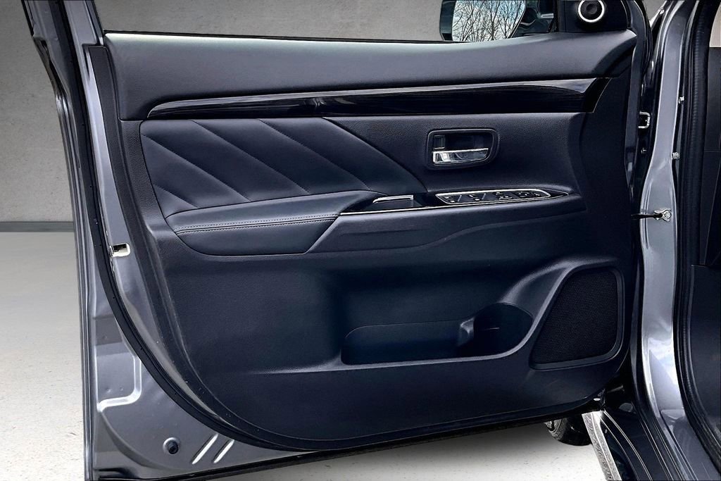 Used 2018 Mitsubishi Outlander GT image 19