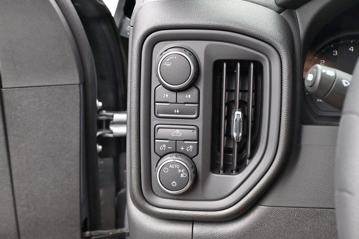 Used 2025 Chevrolet Silverado 2500 Custom w/ Custom Convenience Package AWD/4WD image 27
