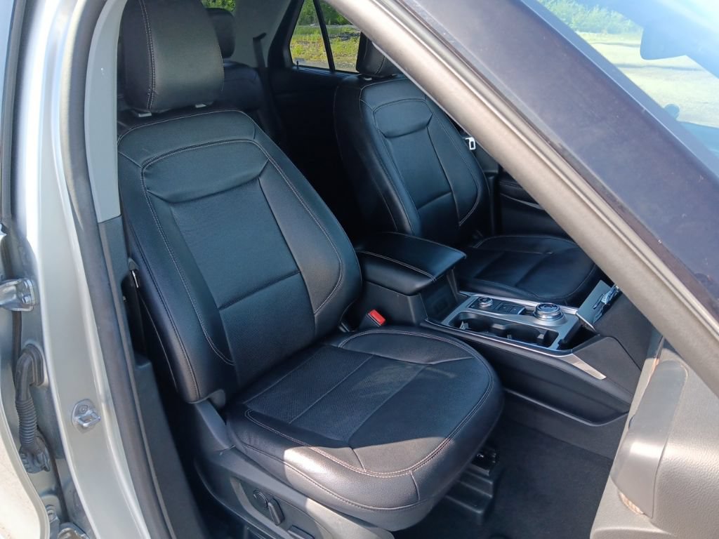 Used 2023 Ford Explorer Limited AWD/4WD image 38