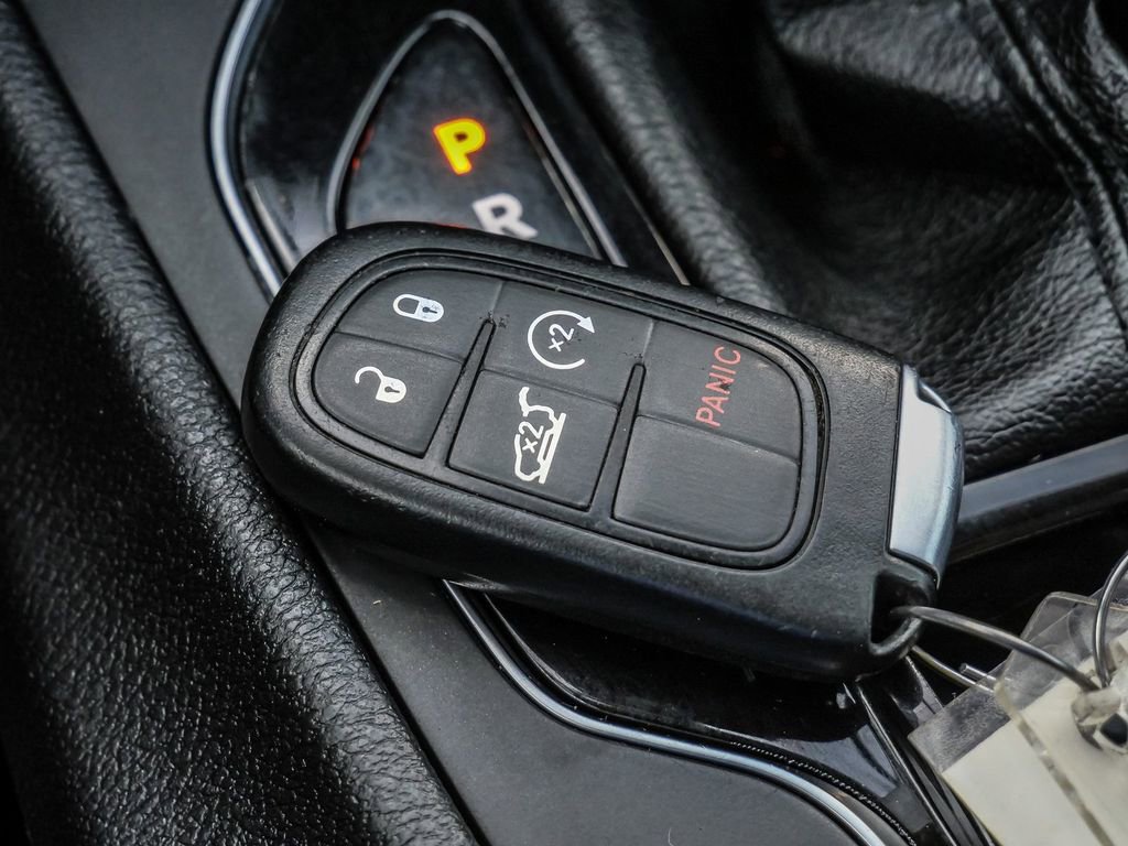 Used 2020 Jeep Cherokee Limited FWD image 37