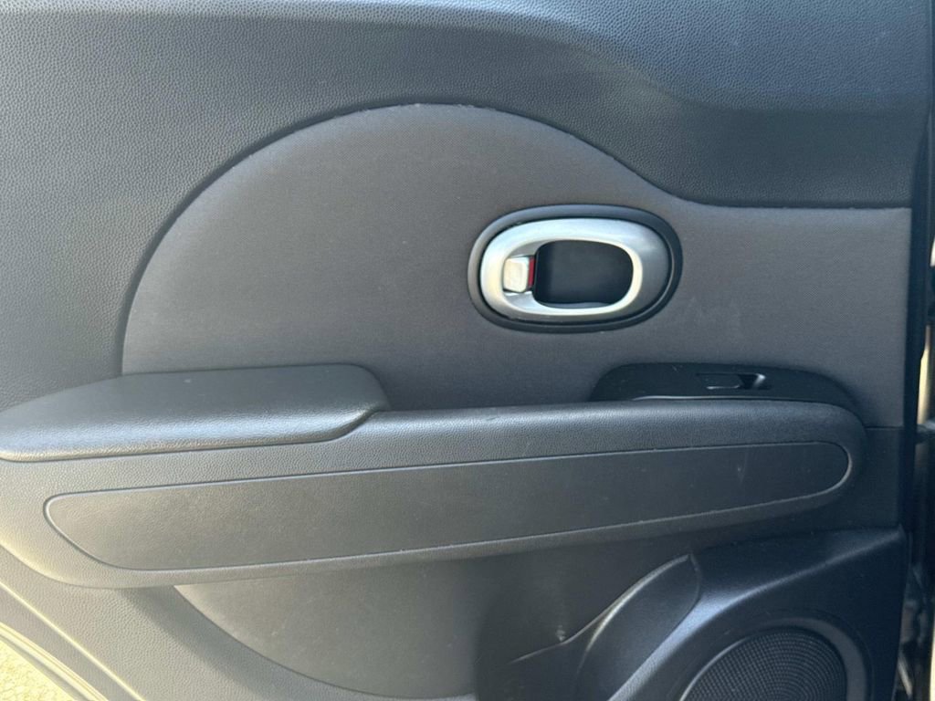 Used 2016 Kia Soul FWD image 12