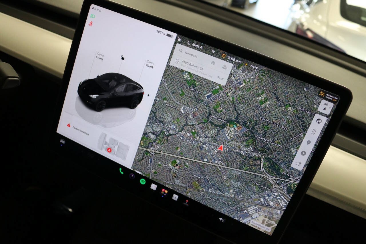 Used 2023 Tesla Model Y Long Range AWD/4WD image 27