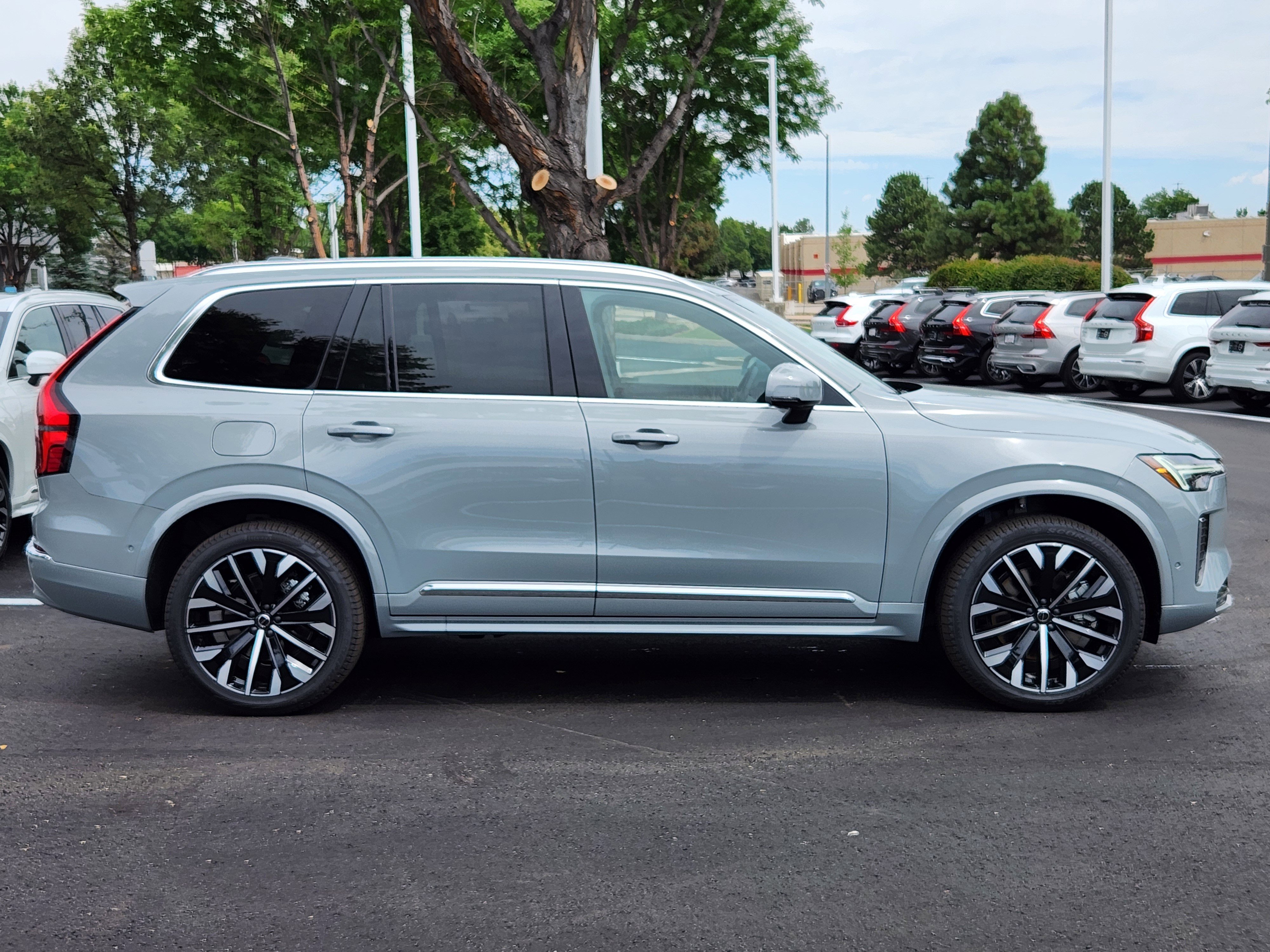 New 2026 Volvo XC90 T8 Plus image 2