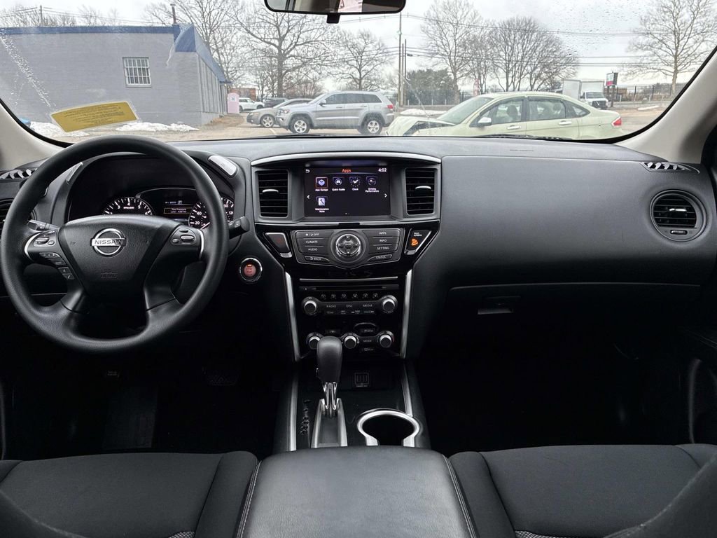 Used 2018 Nissan Pathfinder S image 19