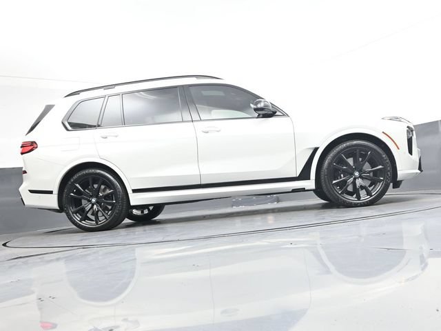 Used 2025 BMW X7 M60i AWD/4WD image 42