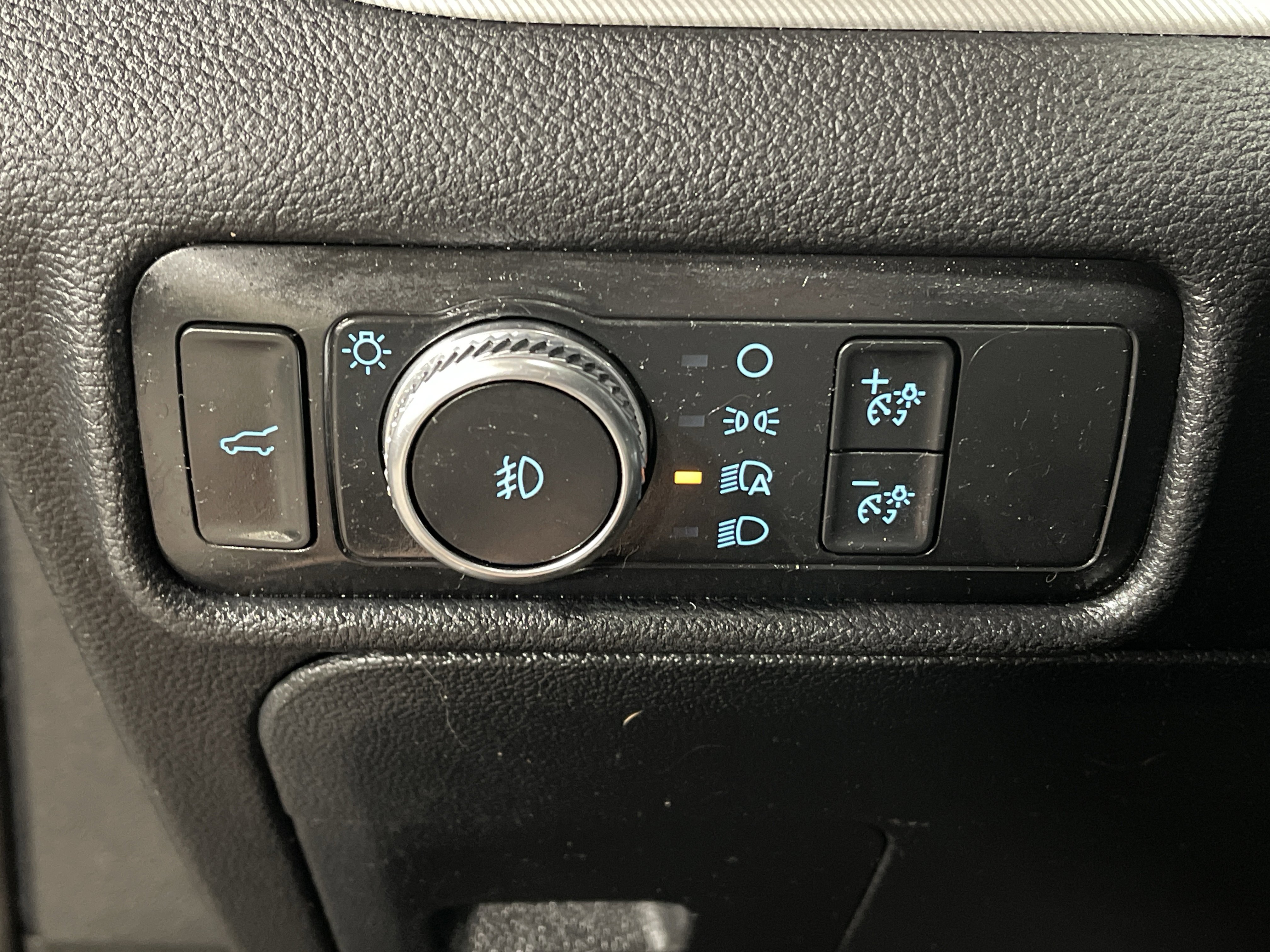 Used 2020 Ford Explorer XLT w/ Equipment Group 202A image 21