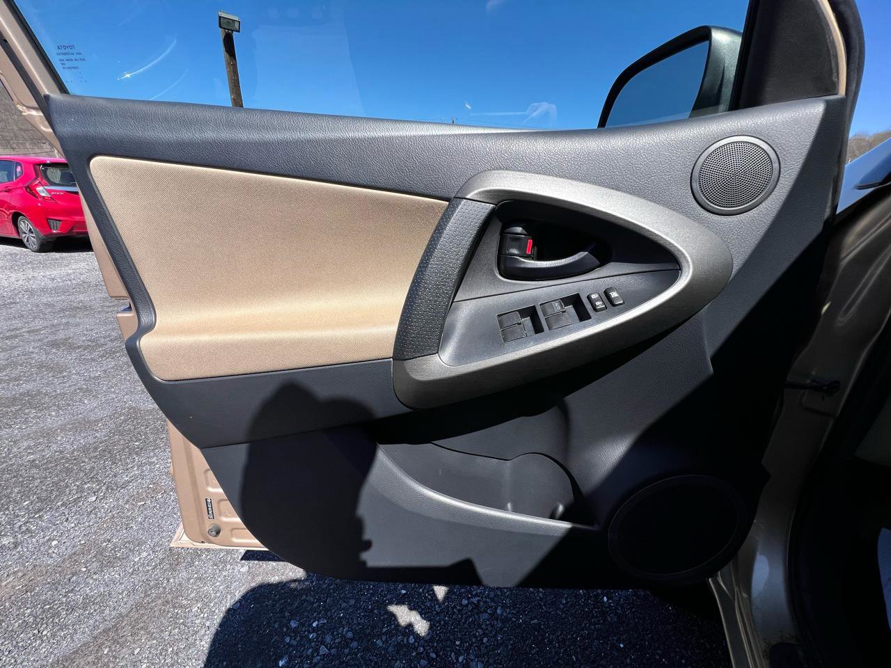 Used 2011 Toyota RAV4 4WD w/ Base L4 Extra Value Pkg image 16