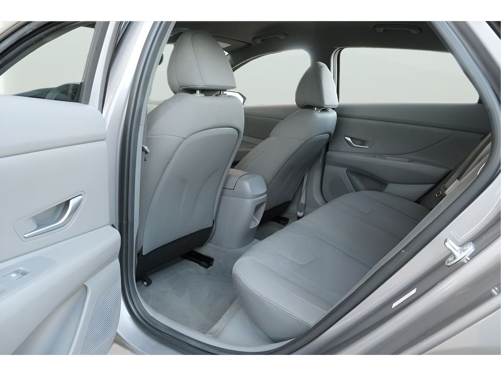 Used 2025 Hyundai Elantra SE FWD image 7