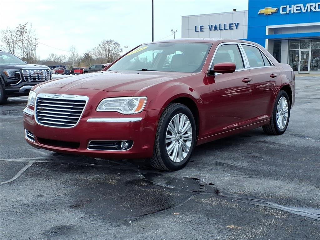 Used 2014 Chrysler 300 AWD w/ Driver Convenience Group image 5