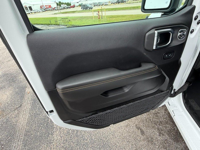 Used 2025 Jeep Wrangler Unlimited Sahara AWD/4WD image 24