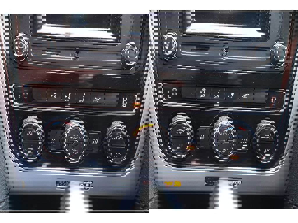 Used 2016 Volkswagen Passat 1.8T S image 18