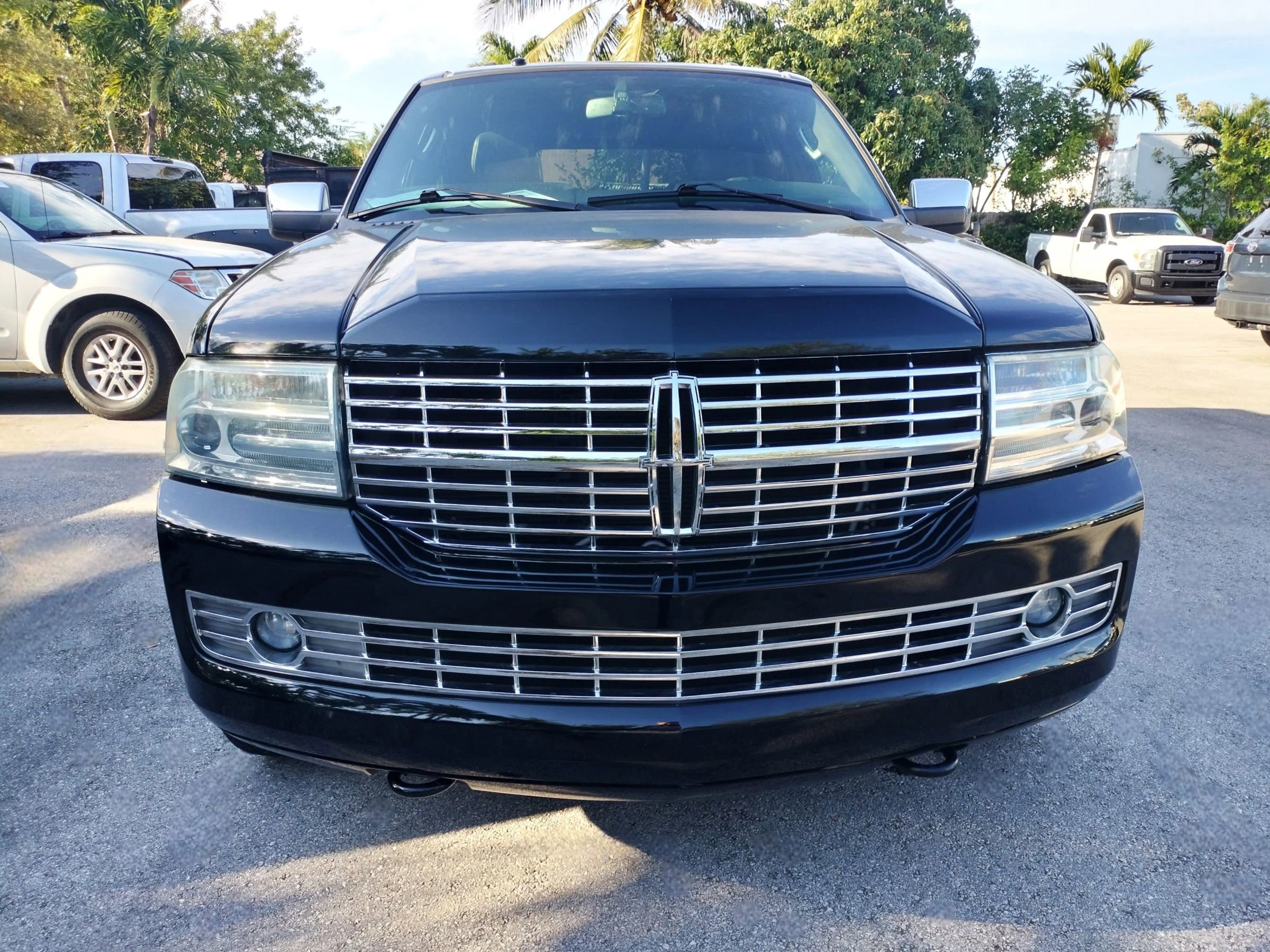 Used 2008 Lincoln Navigator 2WD image 2