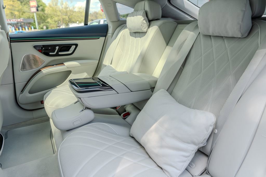 Used 2023 Mercedes-Benz EQS 580 4MATIC Sedan image 18