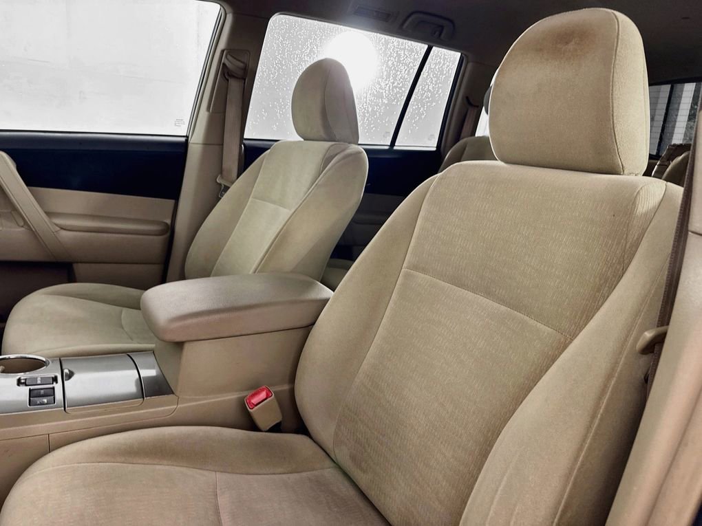 Used 2013 Toyota Highlander Plus AWD/4WD image 31