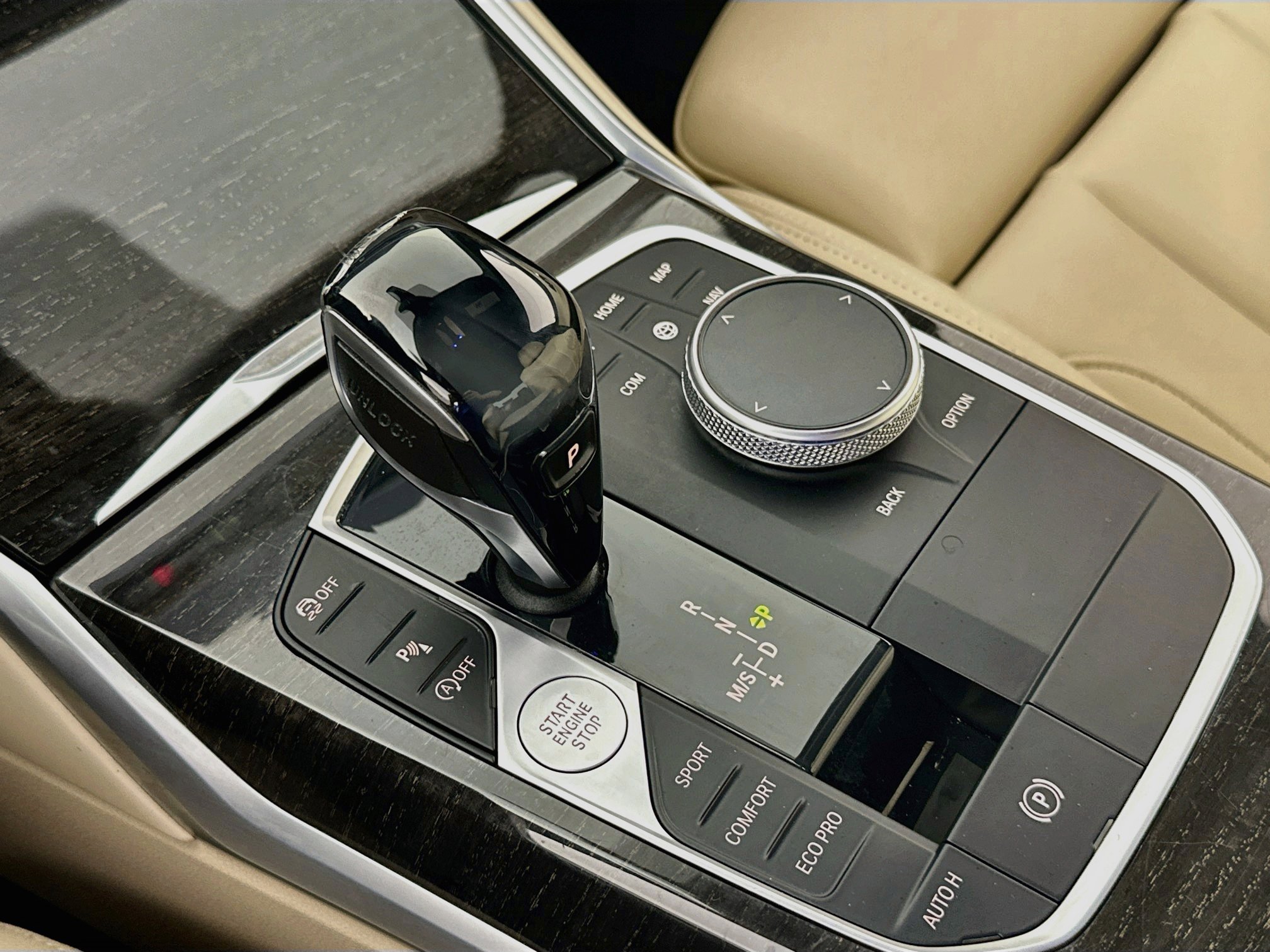 Used 2020 BMW 330i Sedan w/ Driving Assistance Package RWD image 17