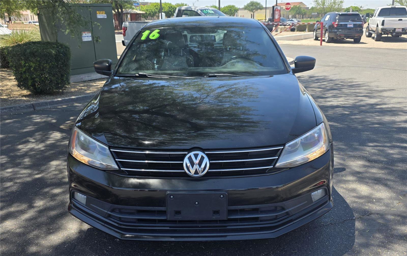 Used 2016 Volkswagen Jetta Sport FWD image 2