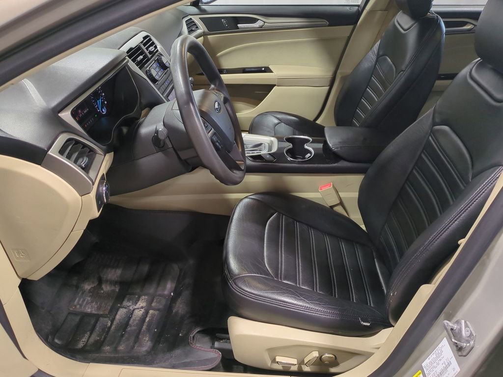Used 2015 Ford Fusion SE image 19