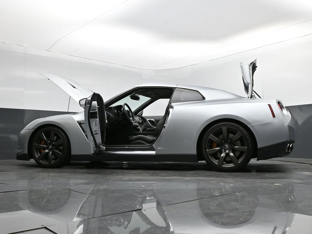 Used 2011 Nissan GT-R Premium AWD/4WD image 36