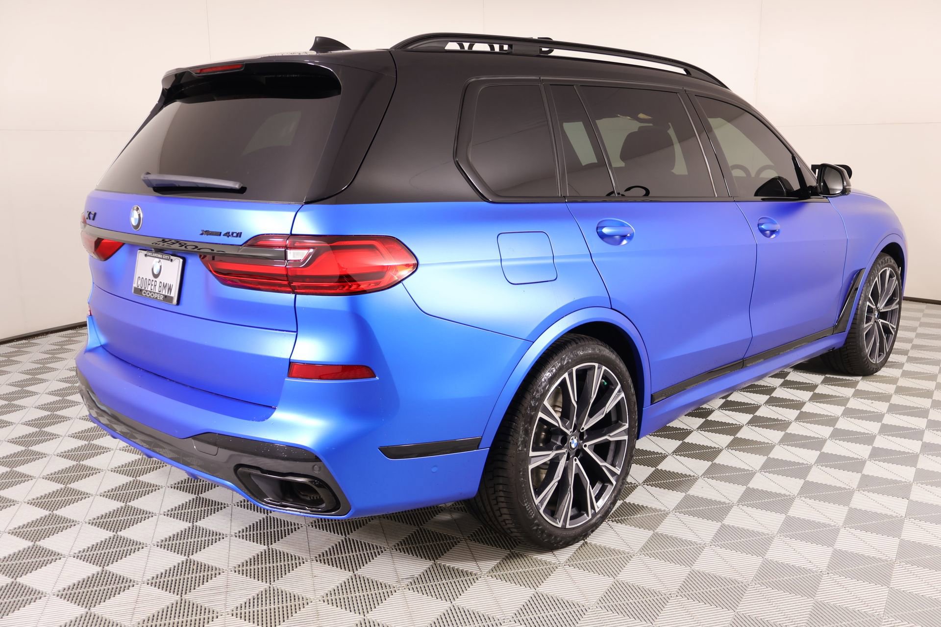 Used 2022 BMW X7 xDrive40i w/ M Sport Package AWD/4WD image 24