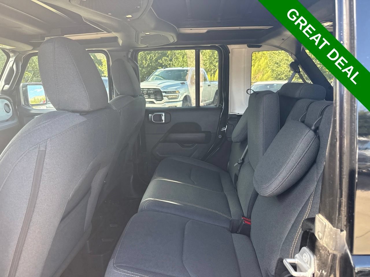 Used 2025 Jeep Wrangler Unlimited Sahara w/ Safety Group AWD/4WD image 14