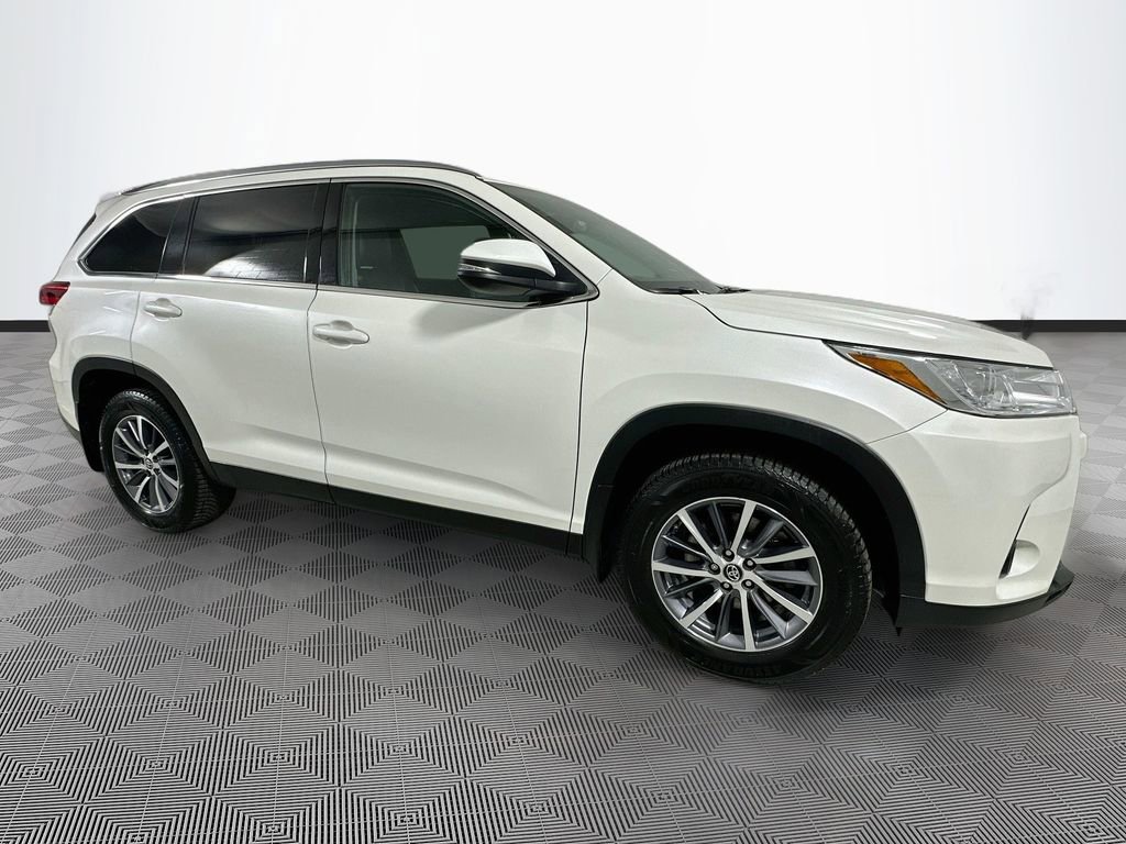 Used 2019 Toyota Highlander XLE AWD/4WD image 18
