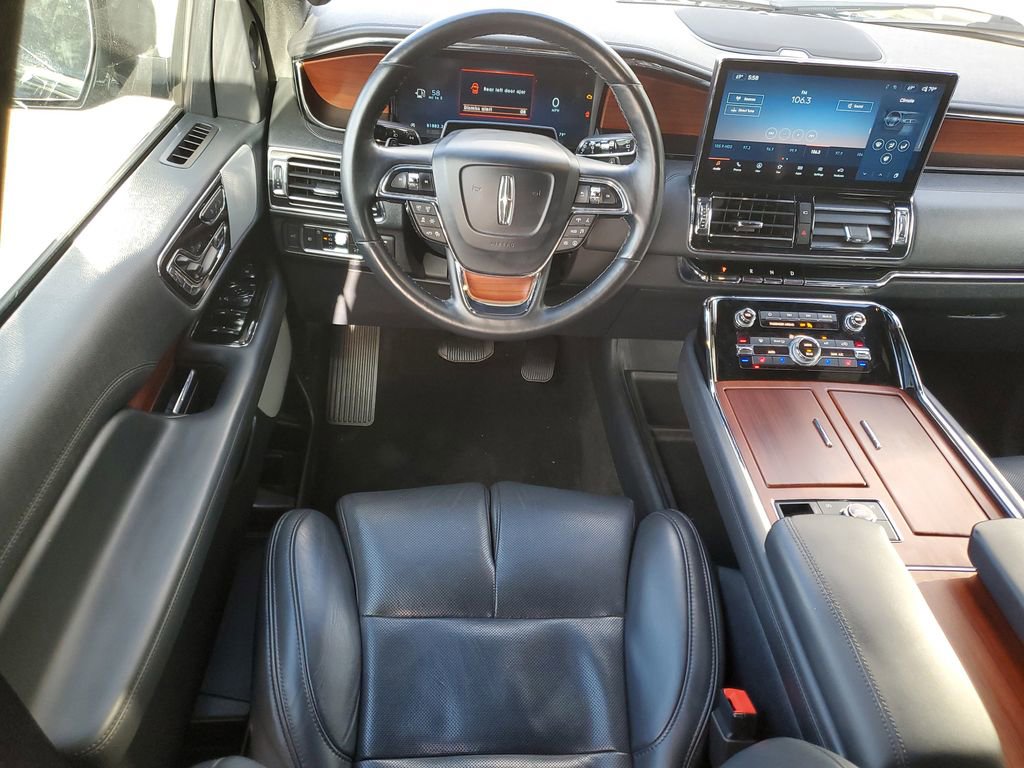 Used 2022 Lincoln Navigator Reserve AWD/4WD image 16
