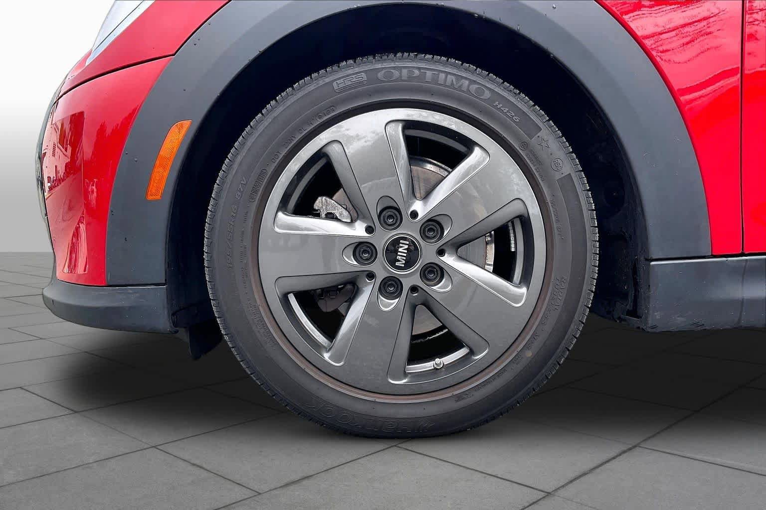 Used 2024 MINI Cooper 2-Door Hardtop FWD image 10
