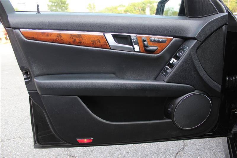 Used 2011 Mercedes-Benz C 300 4MATIC Sedan image 11
