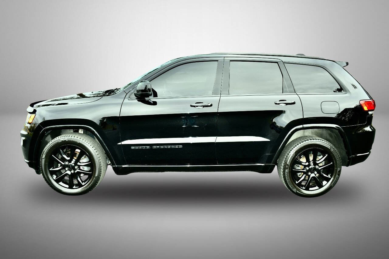 Used 2019 Jeep Grand Cherokee Altitude AWD/4WD image 4
