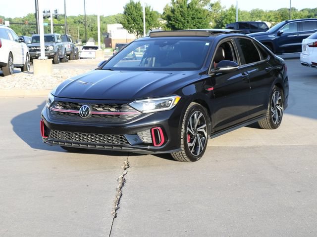 Used 2022 Volkswagen Jetta GLI Autobahn FWD image 3