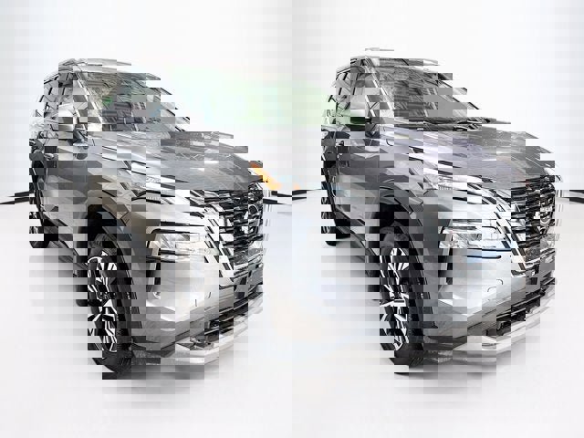 Certified 2023 Nissan Rogue SV image 3