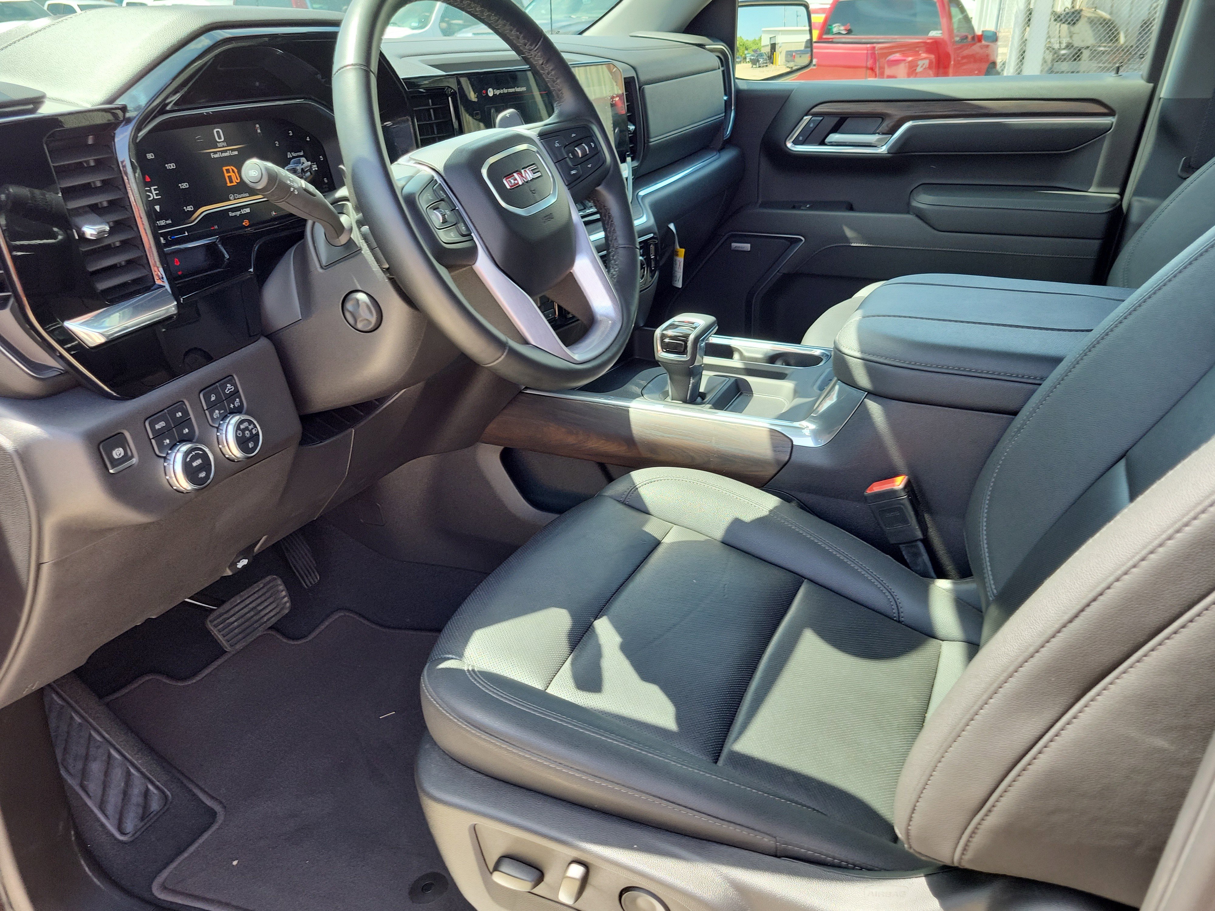 Used 2025 GMC Sierra 1500 SLT image 14