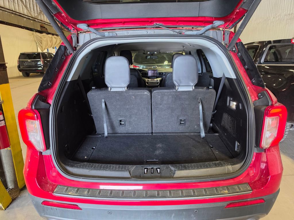 Used 2021 Ford Explorer XLT w/ Equipment Group 202A image 8