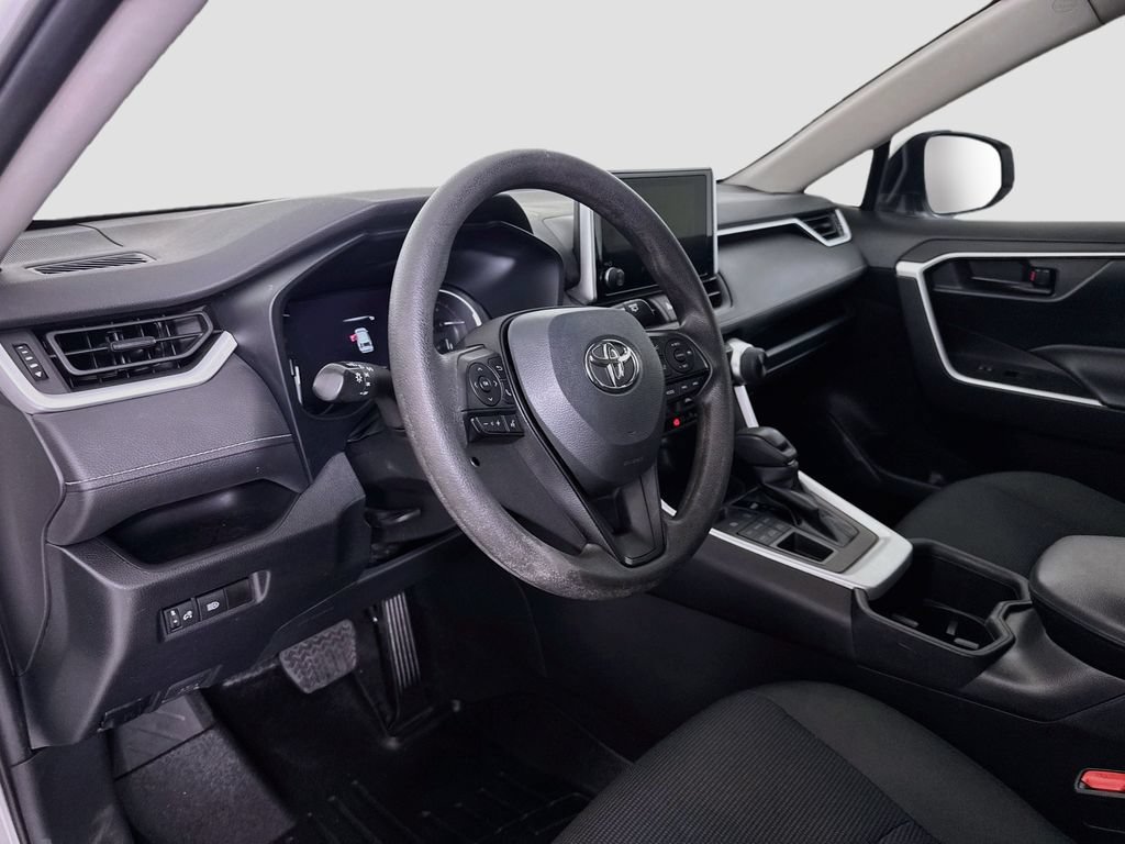 Used 2023 Toyota RAV4 LE AWD/4WD image 9