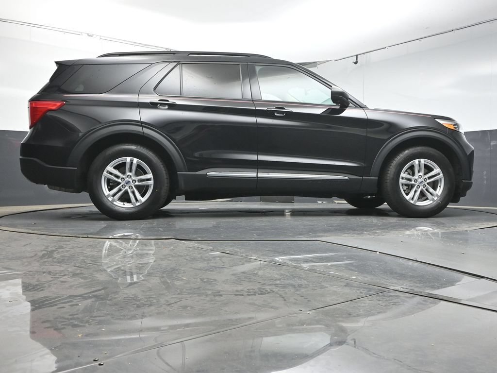 Used 2023 Ford Explorer XLT w/ Equipment Group 202A RWD image 39