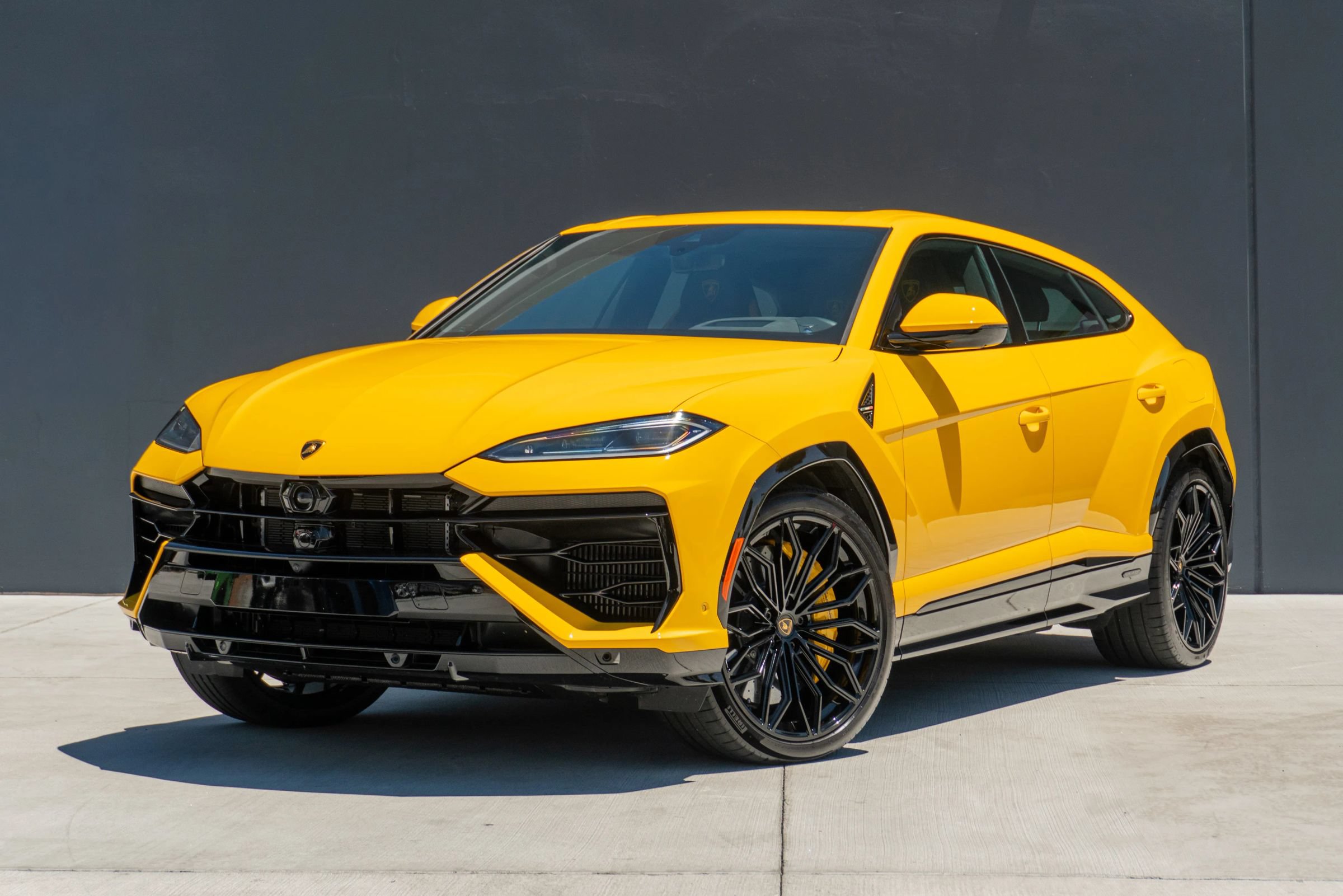 Used 2025 Lamborghini Urus SE AWD/4WD image 4