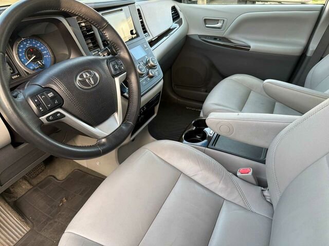 Used 2016 Toyota Sienna XLE 4D Passenger Van image 11