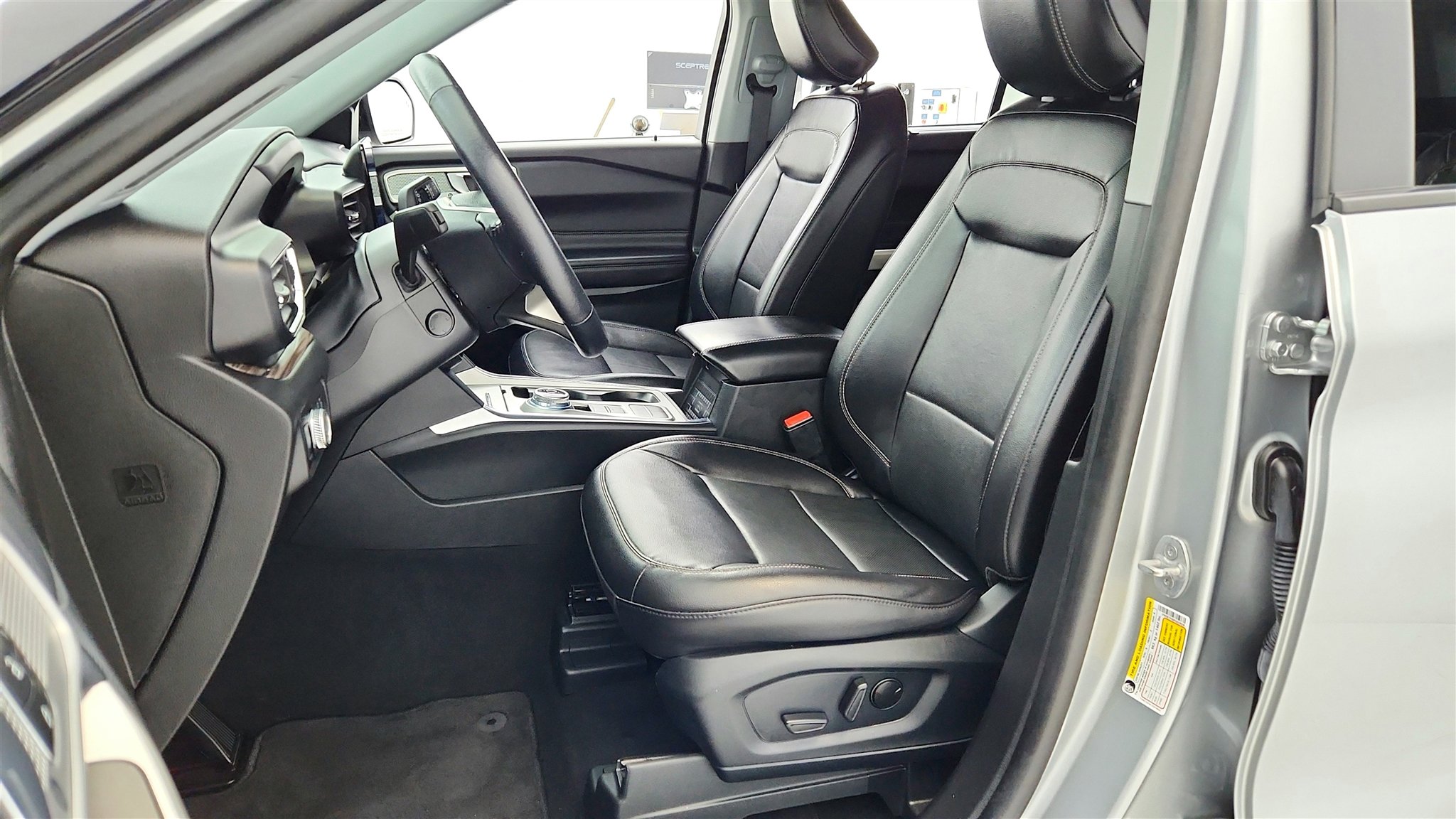 Used 2023 Ford Explorer Limited w/ Equipment Group 301A image 10