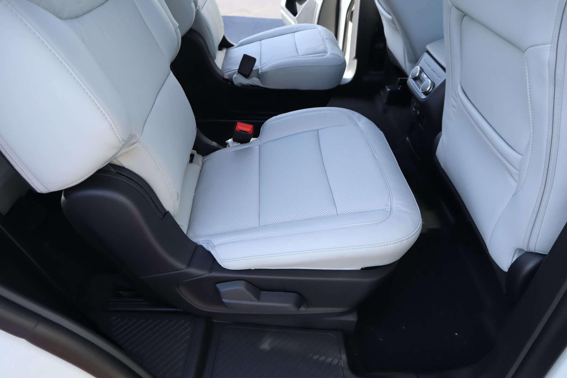 New 2026 Ford Explorer Platinum AWD/4WD image 17