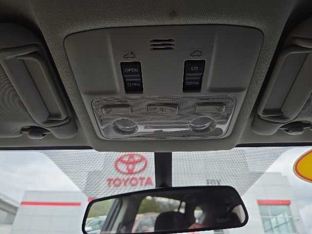 Used 2015 Toyota RAV4 XLE AWD/4WD image 19